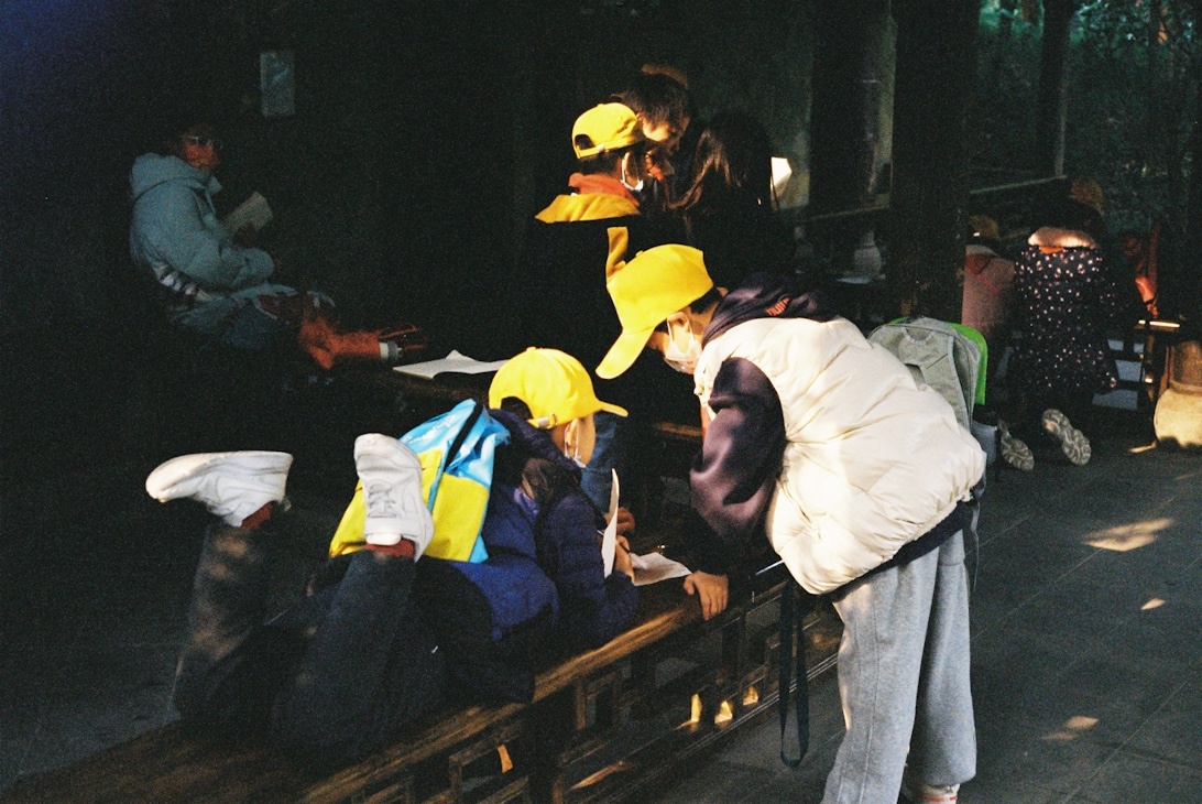resized_children_safety_clothing_7d22be8b_EUN-KwdZayg_2